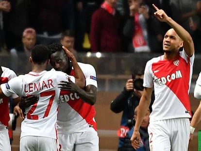 Jogadores do Monaco comemoram o gol de Fabinho.