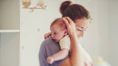 Una madre con su bebé.
