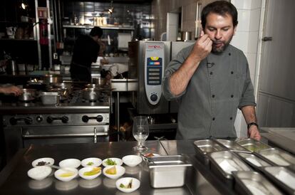 El chef Enrique Olvera, a los fogones de Pujol, en México y 9º mejor restaurante del mundo.