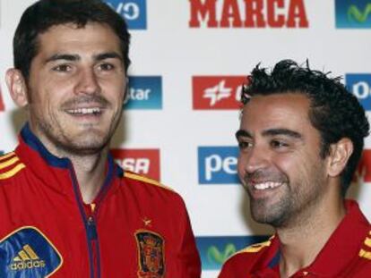 Together we stand: Iker Casillas and Xavi Hernández helped diffuse tension between national team players