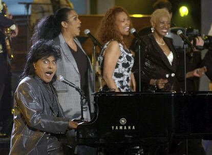 Little Richard (1935, Macon, Georgia) conquistó a los jóvenes de la década de los cincuenta con singles como 'Tutti Frutti' y 'Long tall Sally'. En la imagen, durante un concierto en Pasadena, California en 2002.