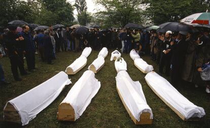 Entierro en Sarajevo de víctimas de la guerra civil en la exYugoslavia, en junio de 1992.