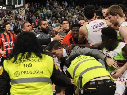 Im&aacute;genes de la pelea entre Bilbao Basket y Laboral Kutxa Baskonia.