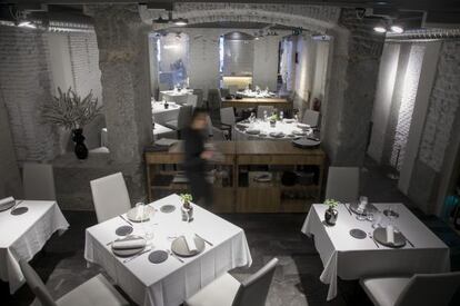 Comedor del restaurante Alabaster, en Madrid, con diseño interior de Eduardo Aurtenechea.