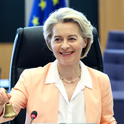 Brussels (Belgium), 26/06/2024.- European Commission President Ursula von der Leyen opens the weekly meeting of the European College of Commissioners in Brussels, Belgium, 26 June 2024. Von der Leyen is expected to be officially re-elected as the next president of the European Commission during the EU Summit taking place on 27 and 28 June in Brussels. (Bélgica, Bruselas) EFE/EPA/OLIVIER HOSLET
