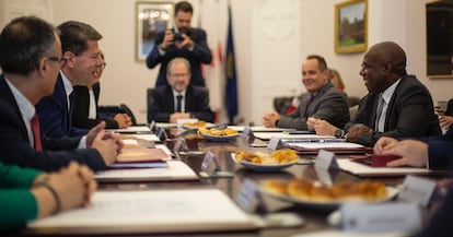 El ministro principal de Gibraltar, Fabian Picardo,con el ministro de Exteriores británico, David Lammy, en el Peñón.