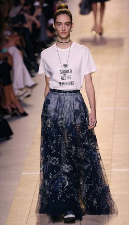 Camiseta reivindicativa del desfile de Dior en París.