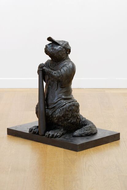 'Sin título (Nutria)' (2014), del escultor alemán Peter Wächtler. La muestra ofrece variedad a los visitantes: hay óleos, esculturas, carboncillos, cerámicas, obras hechas en tela, etc.