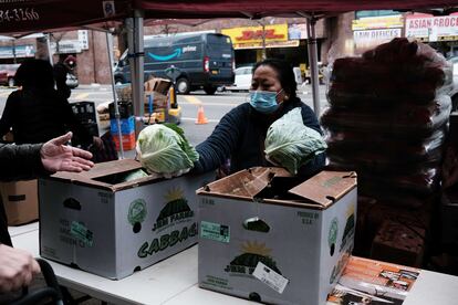 Una ONG ofrece asistencia a personas sin recursos en Nueva York.