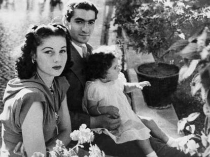 La princesa Fawzia Fuad, con el sah de Persia y su hija Shahnaz, en 1942.