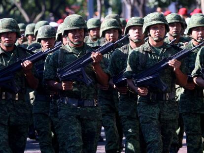 Militares desfilan en Jalisco en una imagen de archivo. 