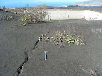 Depósito de agua afectado por las fallas en la zona de montaña Cogote, en La Palma.