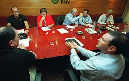 Una reunión de la ejecutiva del PNV, en su sede de San Sebastián.