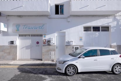 Fachada del edificio de Adeje, en Tenerife, donde vivía Hayat Lazar y donde fue asesinada.