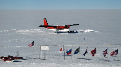Un avi&oacute;n como el siniestrado, en la base Amundsen-Scott en 2006.