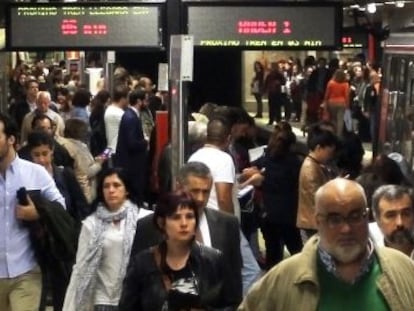 Usuarios de Metro en la línea 6, esta mañana.