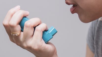 El asma una reacción inmunitaria de origen desconocido. Hay más predisposición a padecerla si existen antecedentes familiares o se tiene otro tipo de alergias.