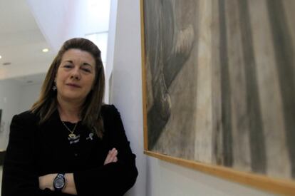 La presidenta de la Asociación 11-M Afectados del Terrorismo, Pilar Manjón, en la exposición de homenaje a las víctimas en Fuenlabrada.