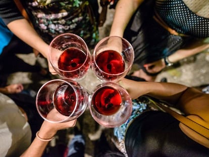 Brinde em um evento da Wine It, empresa especializada em férias relacionadas com o mundo do vinho, no Rio de Janeiro.