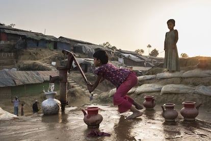 O acampamento de refugiados de Cox’s Bazar, em Bangladesh, acolhe quase um milhão de rohingyas, a metade deles é de crianças.