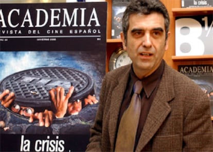 Joaquín Oristrell, vicepresidente de la Academia, durante la presentación del informe 'La crisis'.