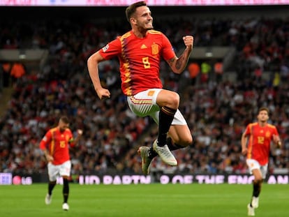 Saúl celebra su gol en Wembley.