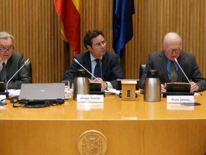 G. Maas, J. Toledo y N. Sartorius, durante el foro organizado este jueves en Madrid. 