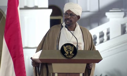 El presidente sudanés, Omar al Bashir, este viernes en el palacio presidencial, en Jartum.