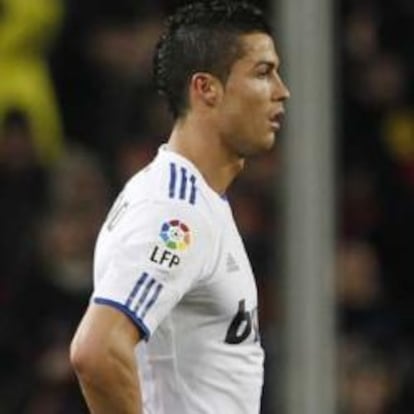 Cristiano Ronaldo y Messi, durante el partido entre ambos equipos el 29 de noviembre de 2011.