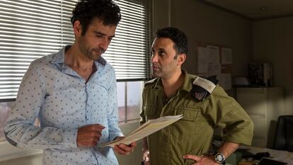 Kais Nashif (izquierda) y Yaniv Biton, en 'Todo pasa en Tel Aviv'.