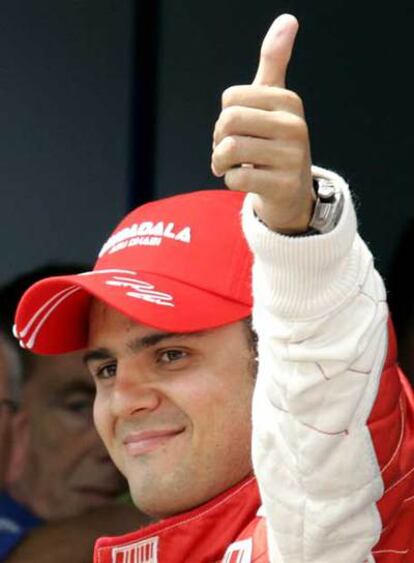 Felipe Massa celebra su segundo puesto en Magny Cours.