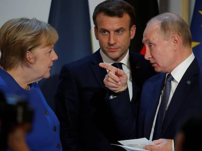 Angela Merkel, Emmanuel Macron y Vladimir Putin el lunes en París.