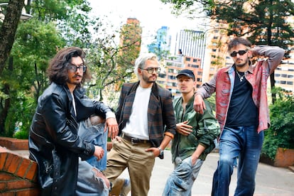 Morat posa al completo cerca del centro histórico de Bogotá.