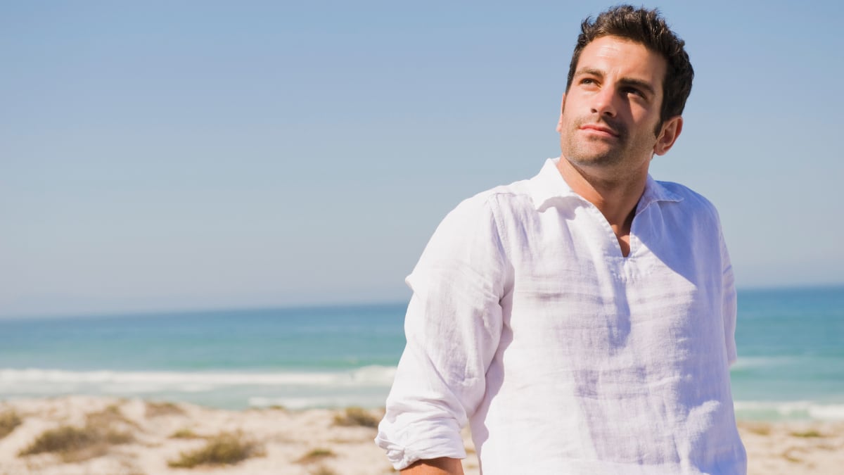 Esta camisa de lino de Amazon será tu uniforme del verano: ligera, fresca y disponible en 29 colores