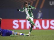 Riquelme hace el segundo gol del Betis ante el Dinamo.