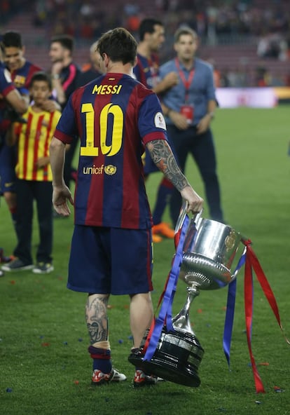 Messi con la copa de campeón