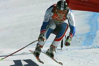 El esquiador francés Antoine Deneriaz, durante la prueba de esquí alpino en la que ha logrado el primer puesto.