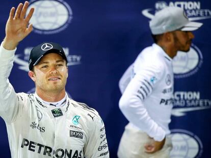 Rosberg celebra tras lograr la pole.