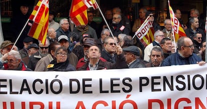 Pensionistas protestan en Barcelona por la p&eacute;rdida de poder adquisitivo