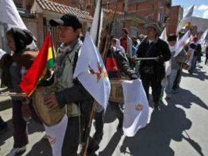 La marcha de indígenas bolivianos que defienden la reserva natural del Tipnis y rechazan una carretera impulsada por el presidente Evo Morales llega a la ciudad de La Paz.