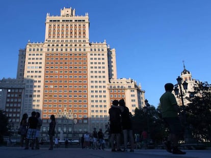 Vista del edificio España, en Madrid, que alberga en la actualidad el Hotel Riu Plaza de España