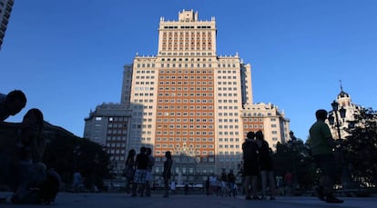 Vista del edificio España, en Madrid, que alberga en la actualidad el Hotel Riu Plaza de España