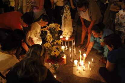 Women pray on the steets of Chacao district in Caracas.