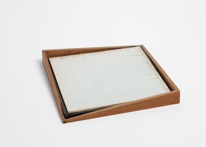 De la serie 'Paper Pad. 1000 Surfaces', 1970s. Del libro 'Bettina' (Aperture, 2022).

