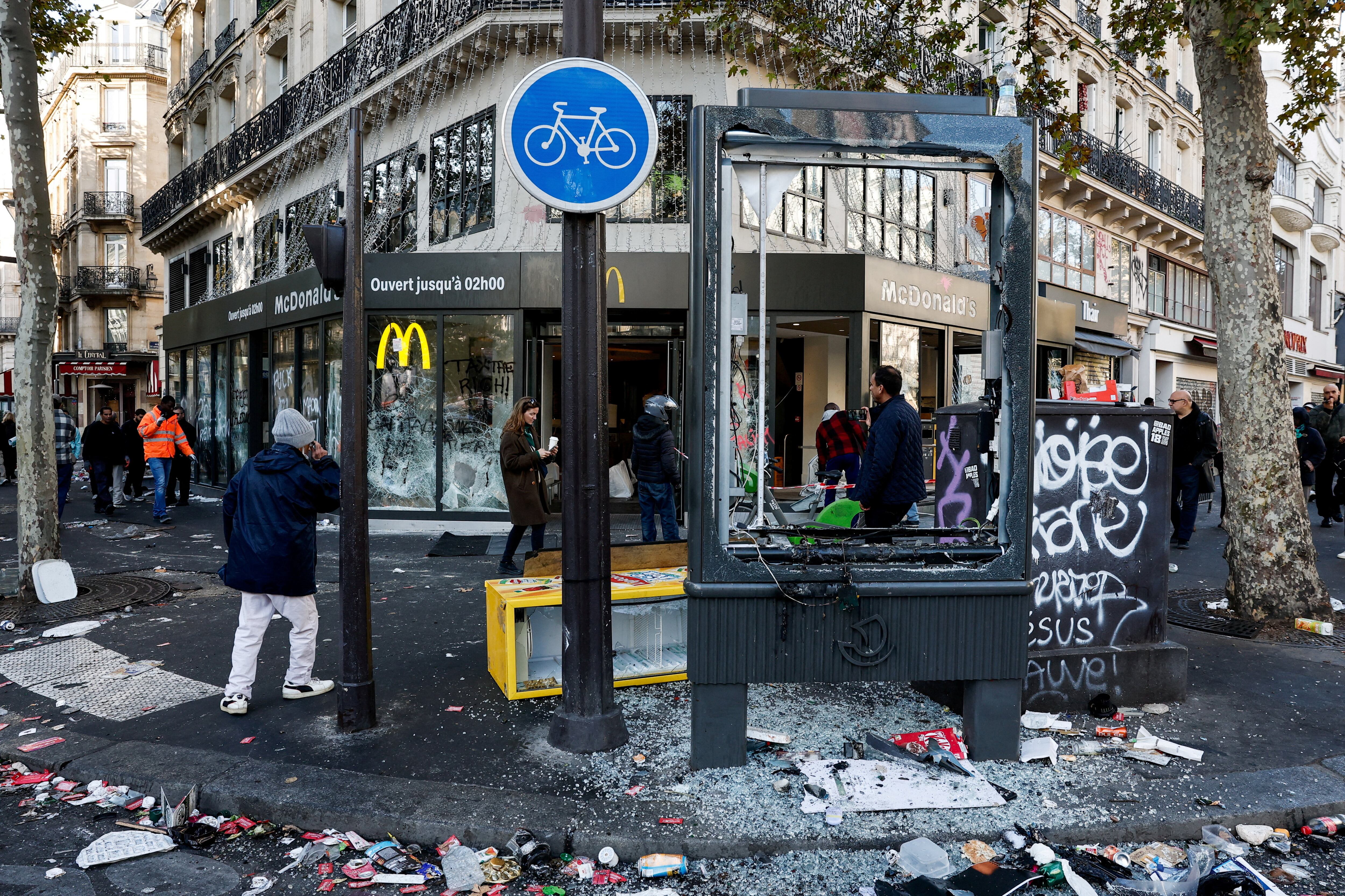 Las imágenes de los destrozos en Francia tras las protestas y los saqueos