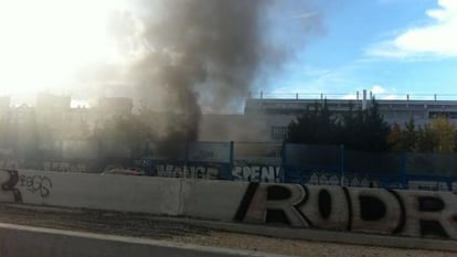 La humareda provocada por el incendio en el t&uacute;nel.