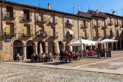 Terraza en la plaza mayor de Sigüenza.