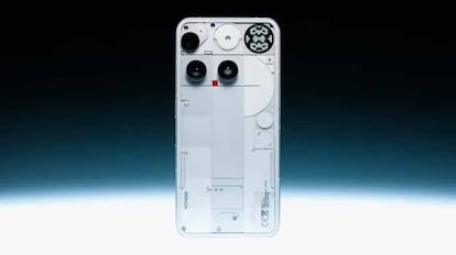 Trasera del Nothing Phone (3) de color blanco