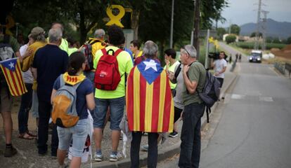 Els Mossos tallen el camí d'accés al Mas Marroch, on el Rei lliura els premis Príncesa de Girona.