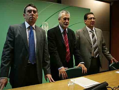 Luis Navarrete, Jose Antonio Griñán y Antonio Pulido, en una reunión a principio de mes en Sevilla.
